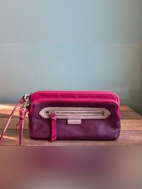 Coach Leather Daisy Spectator Double Zip Pouch Wristlet Bag